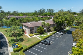 Pines Of Boca Lago in Boca Raton, FL - Building Photo - Building Photo