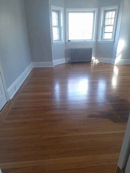 49 Byron St in Boston, MA - Building Photo