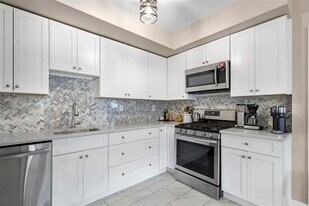 215 Grand St in Hoboken, NJ - Building Photo