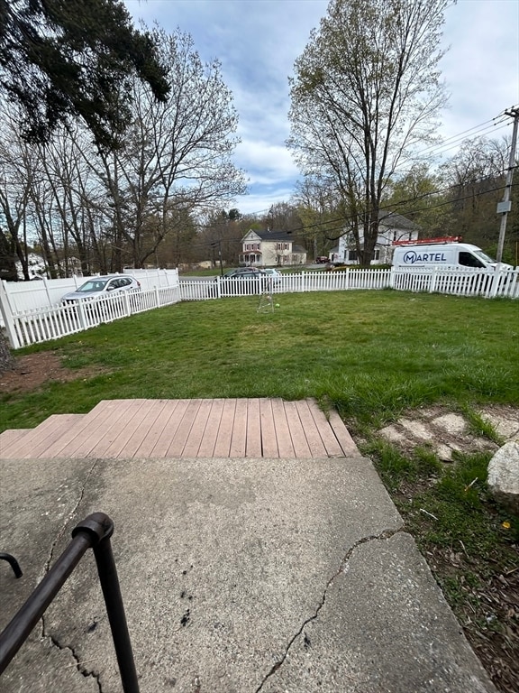 733 Pleasant St in Leicester, MA - Building Photo - Building Photo