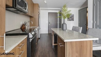 350 Maple Dr SW, Unit 1107 in Washington, DC - Foto de edificio - Building Photo