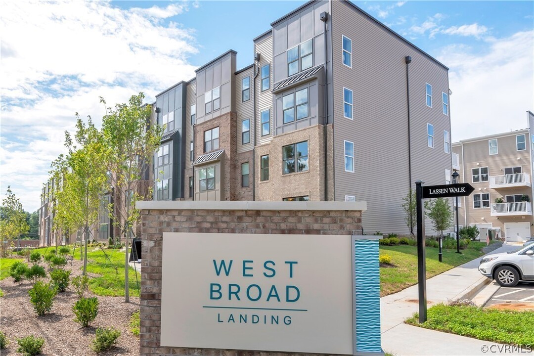 2707 St Elias Dr in Henrico, VA - Building Photo