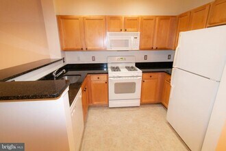 12000 Market St in Reston, VA - Building Photo - Building Photo