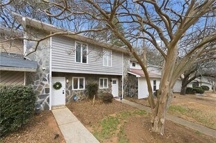 1677 Wynndowne Trail in Smyrna, GA - Building Photo