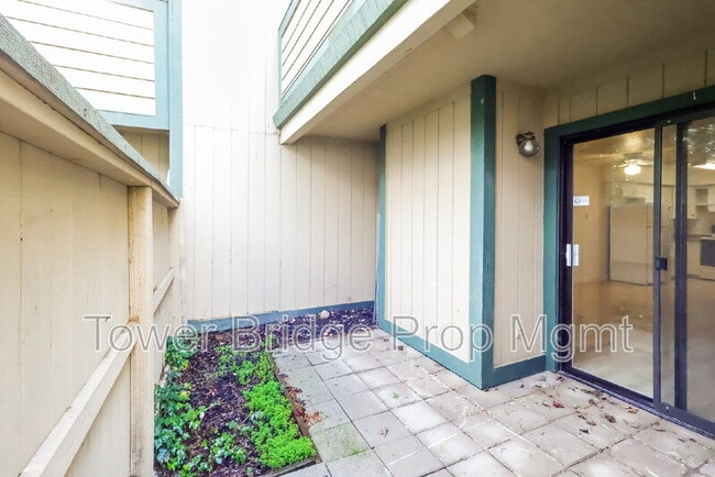 100 Del Verde Cir in Sacramento, CA - Building Photo - Building Photo