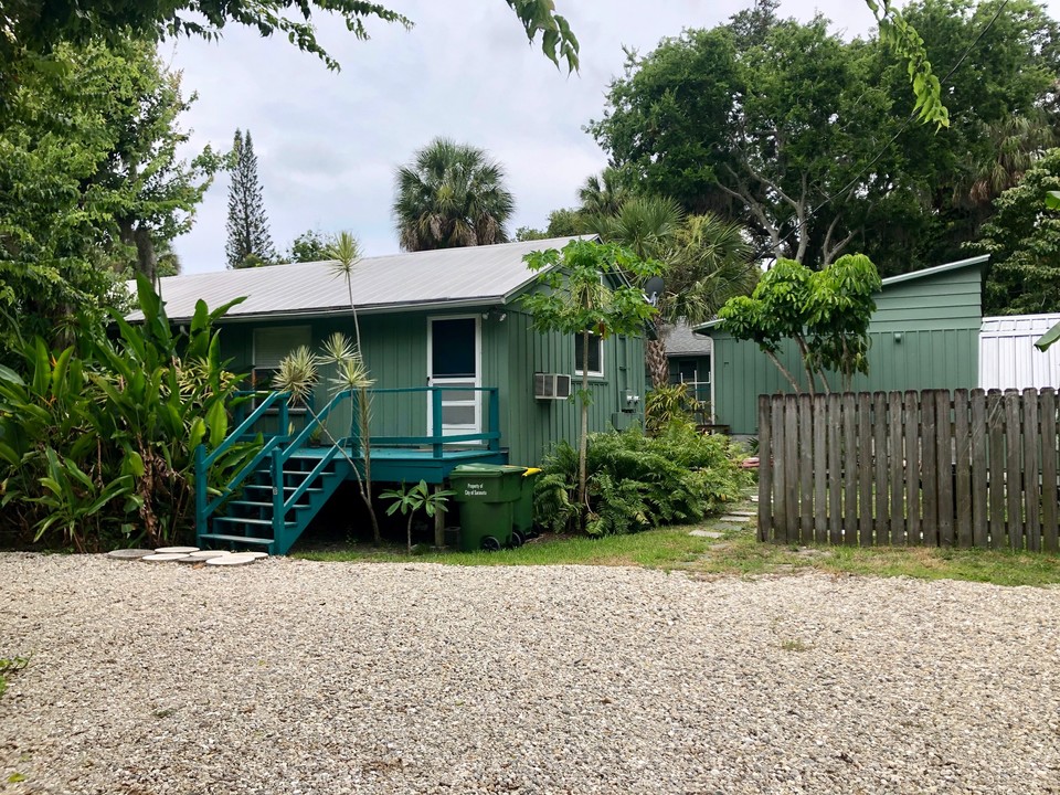 Bayou Oaks Multifamily 4-Plex in Sarasota, FL - Building Photo