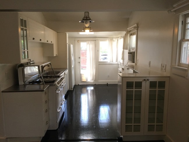 3327 Caroline Ave in Culver City, CA - Building Photo - Building Photo