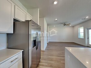 3313 Carthage Ave in Parrish, FL - Foto de edificio - Building Photo