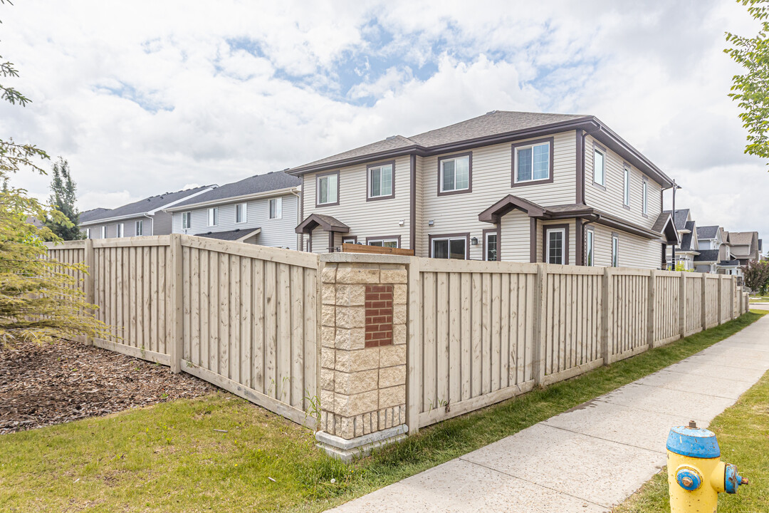 5861 Anthony Cres SW in Edmonton, AB - Building Photo