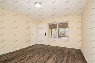 1955 Hungerford Dr in Florissant, MO - Building Photo - Building Photo