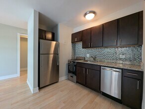 429 W Wellington Ave, Unit 5H in Chicago, IL - Building Photo - Building Photo