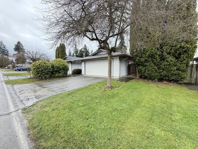 1615 63rd St SE in Everett, WA - Foto de edificio - Building Photo