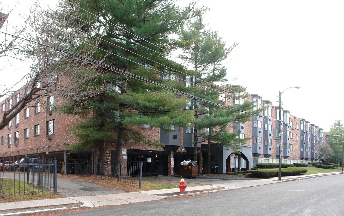 Regency Place Apartments in Hartford, CT - Building Photo