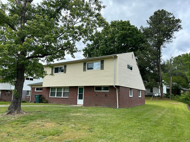 9206 Farmington Dr in Richmond, VA - Building Photo - Building Photo
