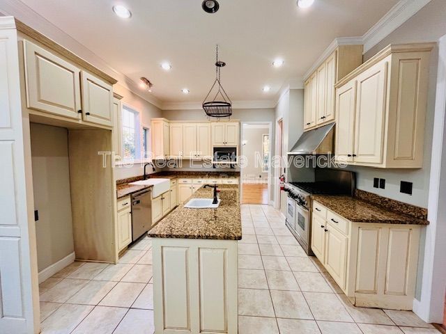 property at 784 New Home Loop