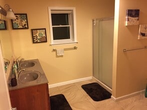 101 Sunrise Dr in Plattsburgh, NY - Foto de edificio - Building Photo