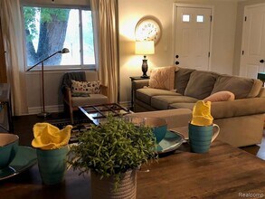 26348 Alger St in Madison Heights, MI - Foto de edificio - Building Photo