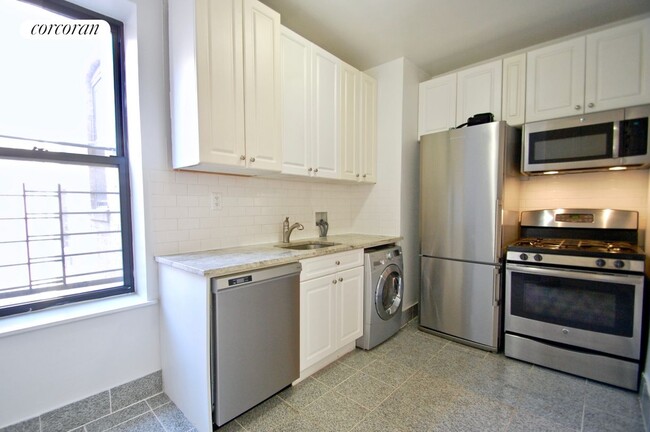 75 St Nicholas Pl in New York, NY - Building Photo - Building Photo