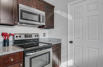 200 Country Club Dr in Largo, FL - Building Photo - Building Photo