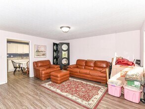636 E 108th St, Unit A in Indianapolis, IN - Foto de edificio - Building Photo