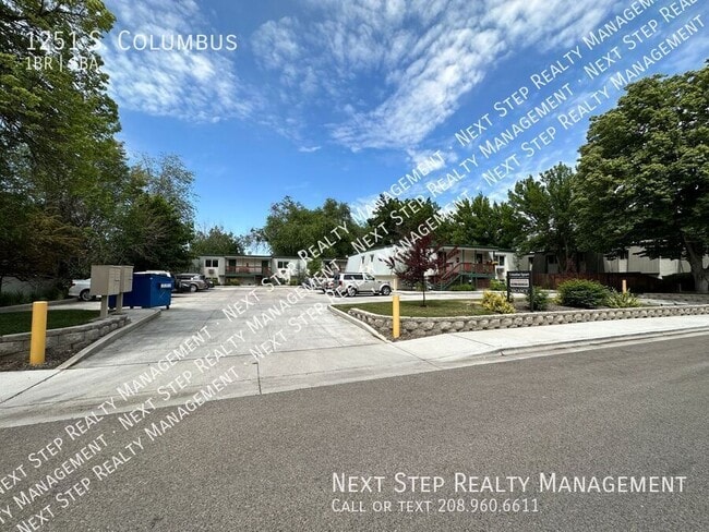 property at 1251 S Columbus St