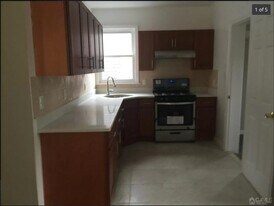 423 Augustine Pl in Perth Amboy, NJ - Building Photo
