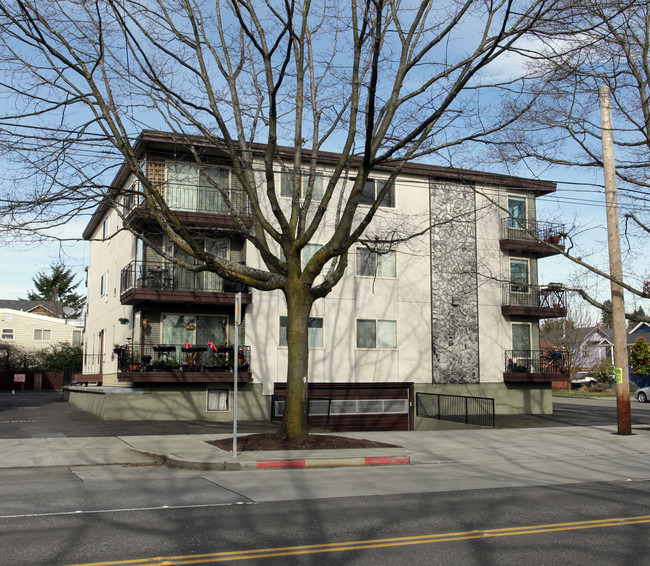 Minty Apts And Gilmar Apartments in Seattle, WA - Building Photo - Building Photo