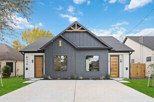 8110 Brandon St in Houston, TX - Building Photo