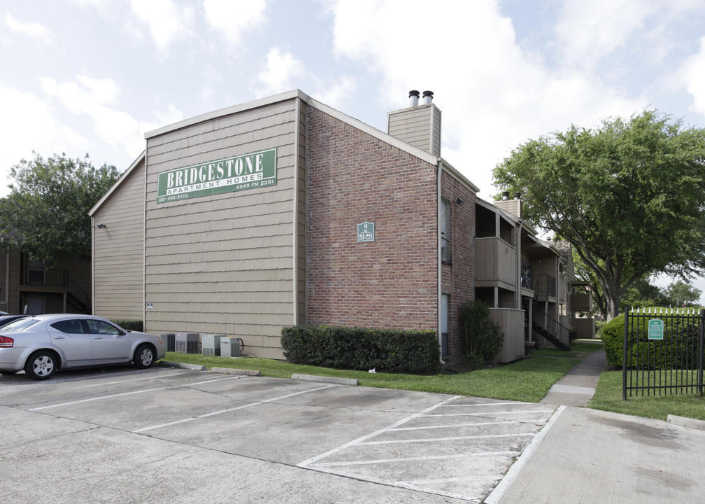 Bridgestone Apartments in Friendswood, TX - Building Photo