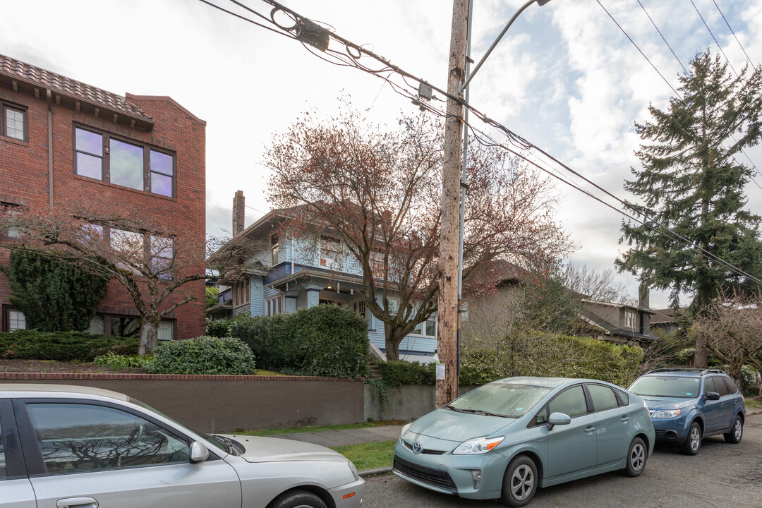 Eastlake Townhome Site in Seattle, WA - Building Photo