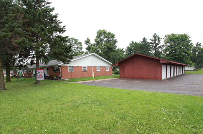 850 Locust St in Baldwin, WI - Building Photo - Building Photo