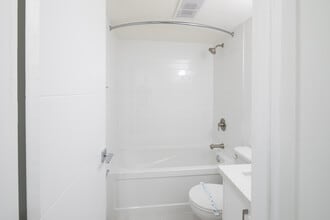 150 Allan in Oakville, ON - Building Photo - Interior Photo