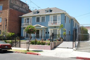 2729 Francis Ave in Los Angeles, CA - Building Photo