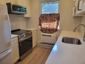 518 Bedford Ave in Bellmore, NY - Building Photo - Building Photo