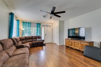 1048 Painted Daisy Ave in Henderson, NV - Building Photo - Building Photo