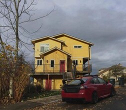 821 Blueberry Ln in Bellingham, WA - Foto de edificio - Building Photo