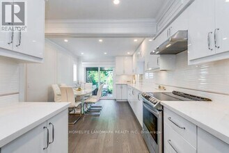 538 Fourth Line in Oakville, ON - Building Photo - Building Photo