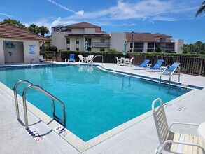 3200 Twin Lakes Terrace in Fort Pierce, FL - Building Photo - Building Photo