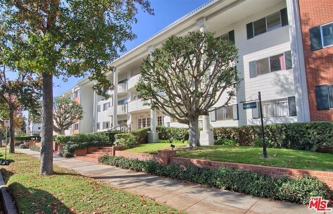 property at 521 Montana Ave