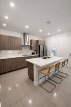 6674 NW 102nd Path in Doral, FL - Building Photo - Building Photo