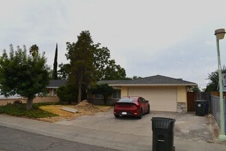 6595 Hitchcock Way in Sacramento, CA - Building Photo - Building Photo