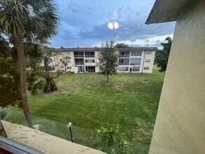 3500 SW Natura Blvd in Deerfield Beach, FL - Foto de edificio - Building Photo