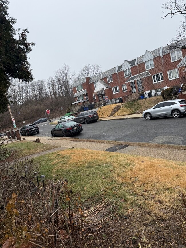 114 E Colonial St in Philadelphia, PA - Building Photo - Building Photo