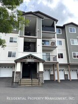 11830 NW Holly Springs Ln in Portland, OR - Building Photo