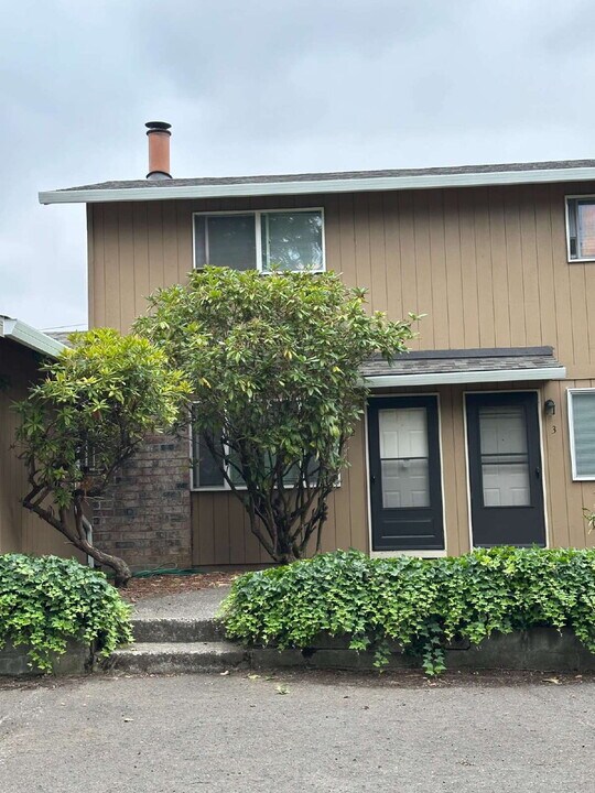 10463 SE 47th Ave in Milwaukie, OR - Building Photo