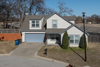 Yorktown Villas in Tulsa, OK - Foto de edificio - Building Photo