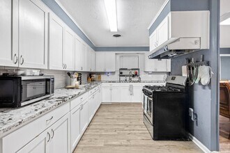 1325 E Burton St in Sulphur, LA - Building Photo - Building Photo