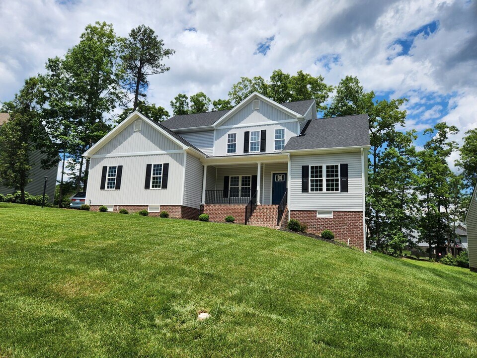 9018 Mahogany Dr in Chesterfield, VA - Building Photo