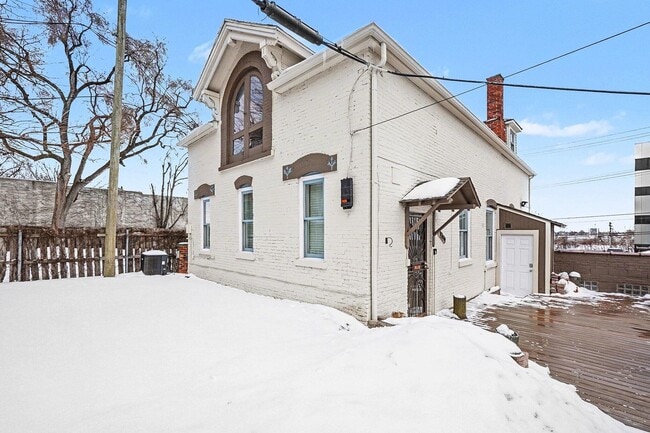 property at 1391 Woodbridge St