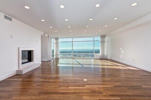 1 W Century Dr in Los Angeles, CA - Building Photo